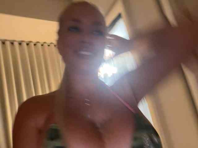 KarenLuxe webcam