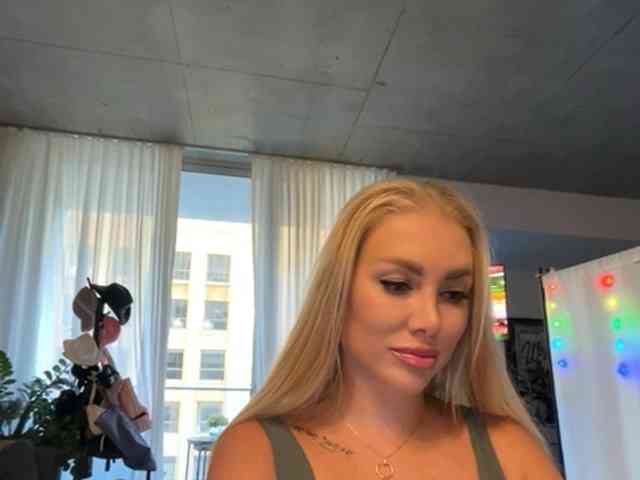 KarenLuxe webcam