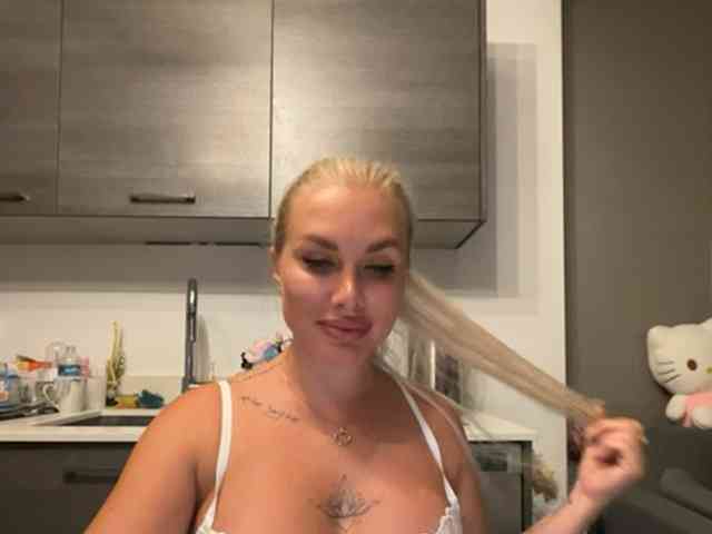 KarenLuxe Live Webcam on BongaCams