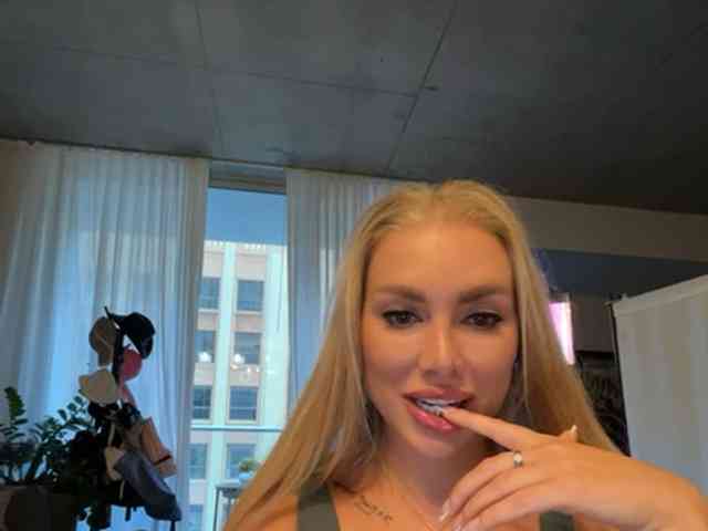 KarenLuxe webcam
