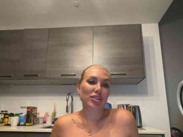 KarenLuxe webcam