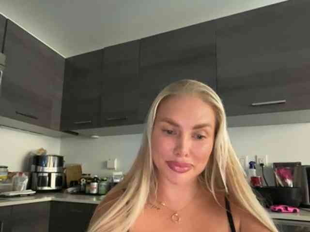 KarenLuxe webcam