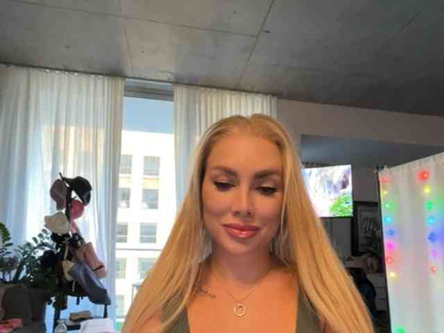 KarenLuxe webcam