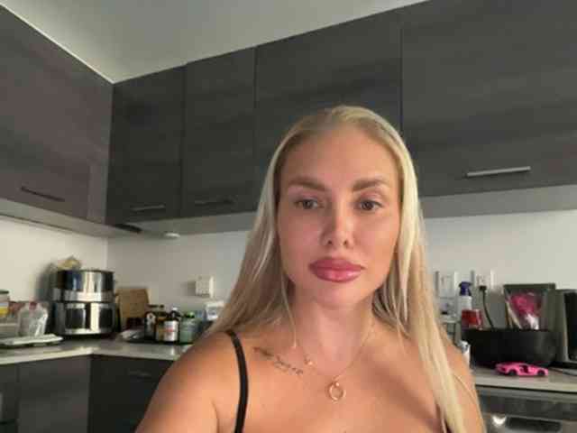 KarenLuxe webcam