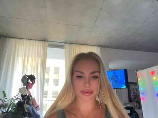 KarenLuxe webcam