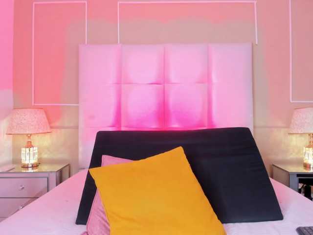 CamilleWest live cam on BongaCams