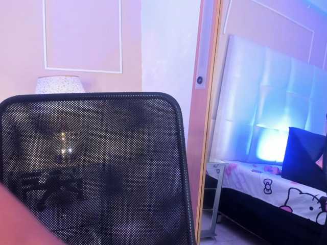 CamilleWest live cam on BongaCams