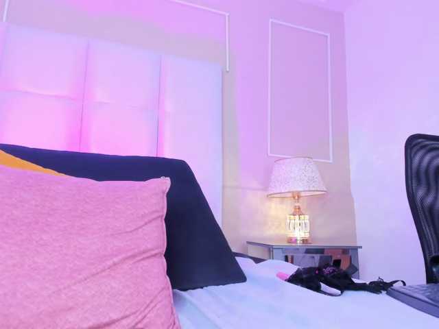 CamilleWest live cam on BongaCams