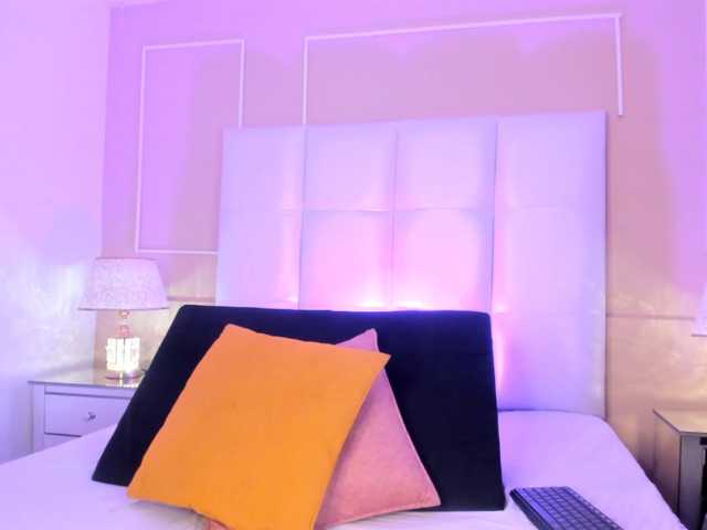 CamilleWest live cam on BongaCams