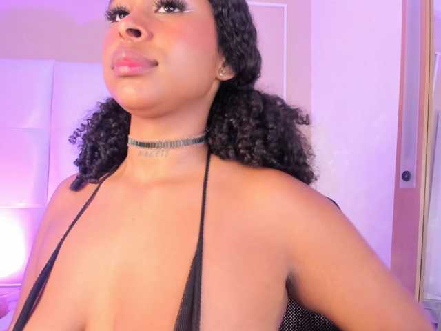 CamilleWest live cam on BongaCams