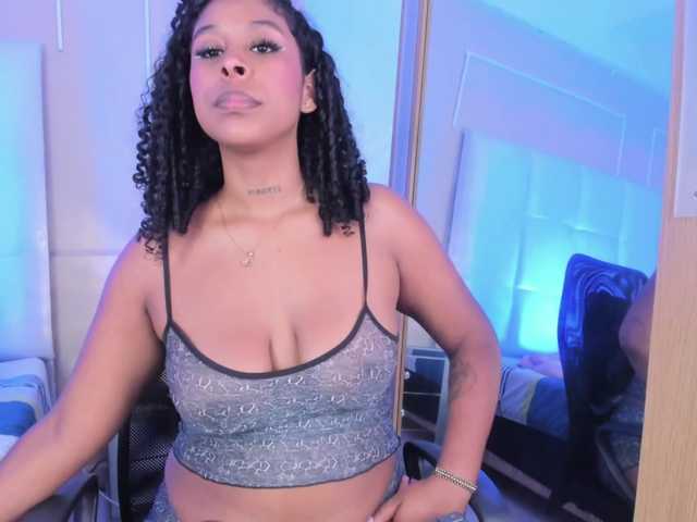 CamilleWest live cam on BongaCams