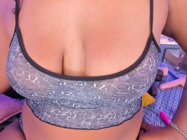 CamilleWest live cam on BongaCams