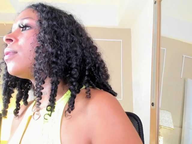 CamilleWest live cam on BongaCams