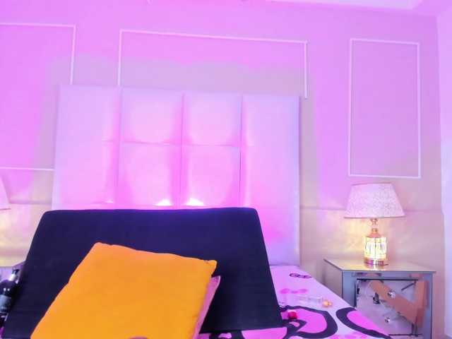 CamilleWest live cam on BongaCams