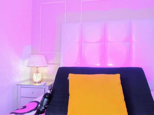 CamilleWest live cam on BongaCams