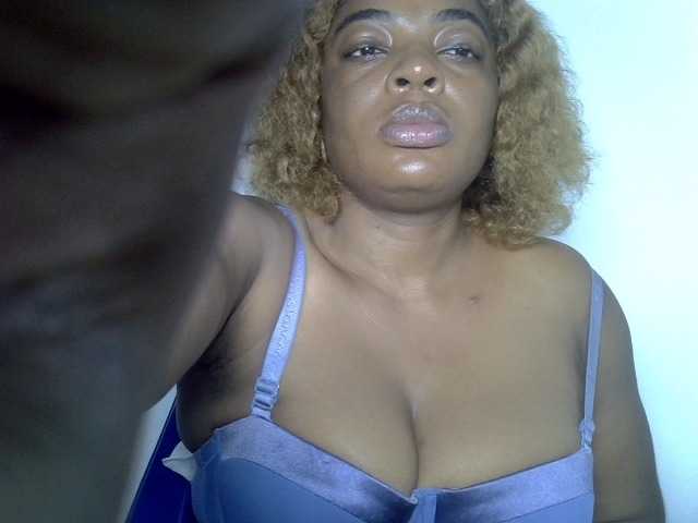 LuxeEmpress live cam on BongaCams