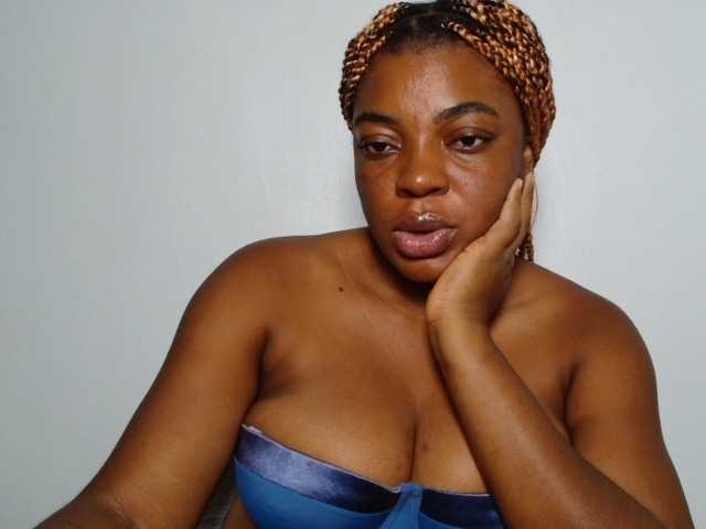LuxeEmpress live cam on UnifiedCams
