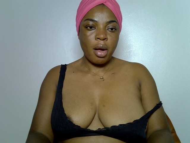 LuxeEmpress live cam on BongaCams