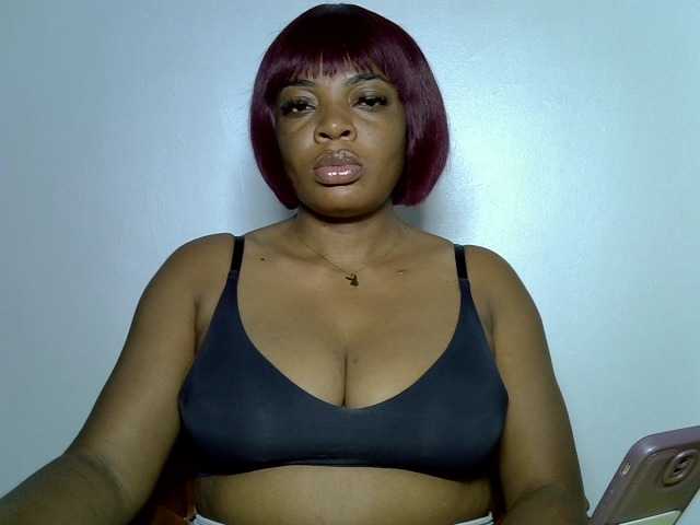 LuxeEmpress live cam on BongaCams