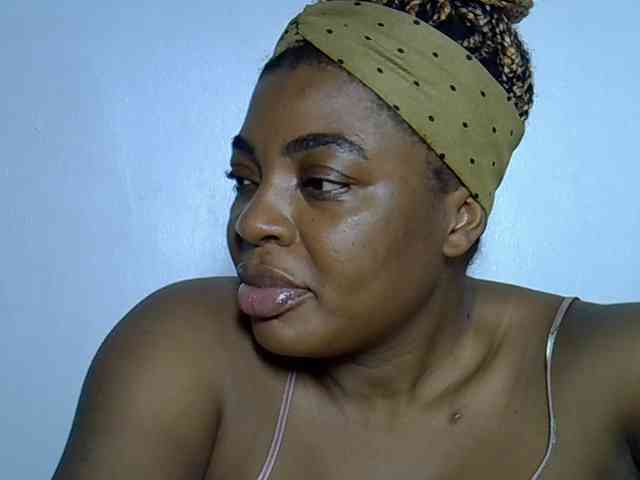 LadyNoire webcam