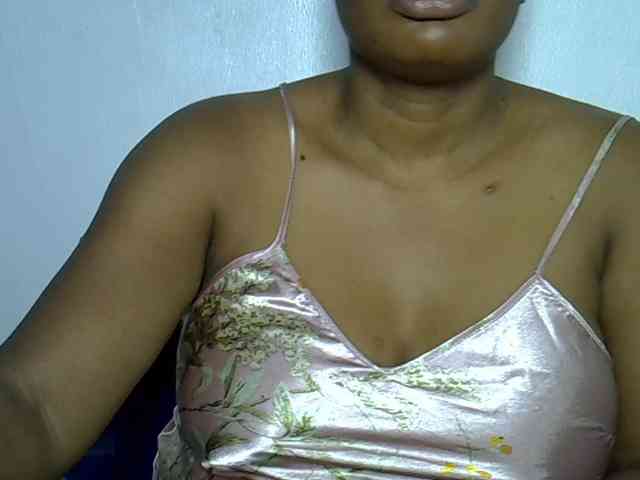 LadyNoire webcam