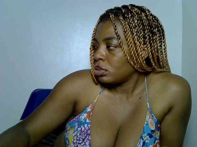 LadyNoire webcam