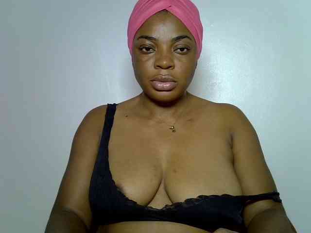 LadyNoire webcam