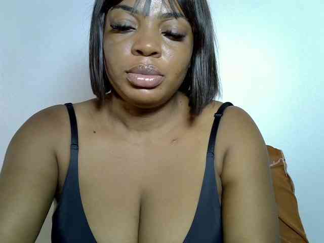 LadyNoire webcam