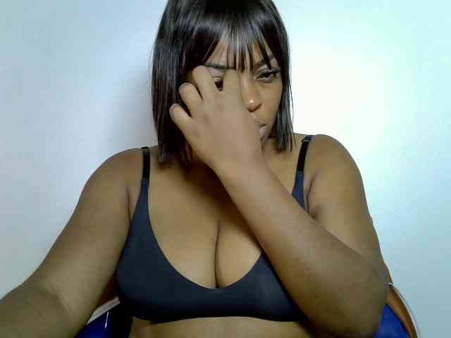 LadyNoire webcam