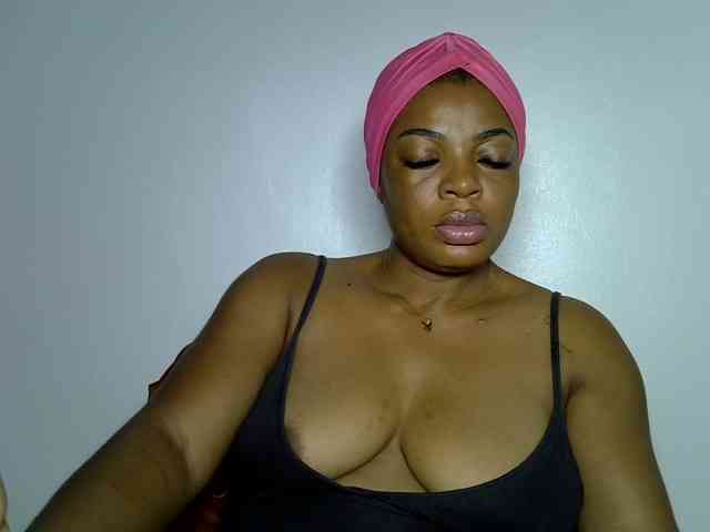LadyNoire webcam