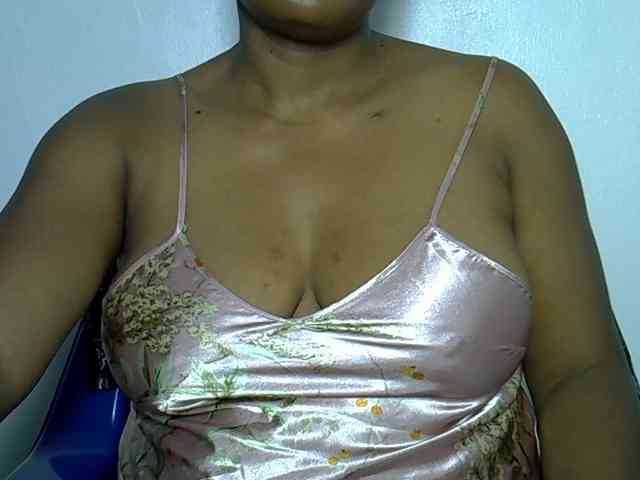 LadyNoire webcam