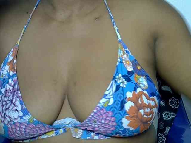 LadyNoire webcam