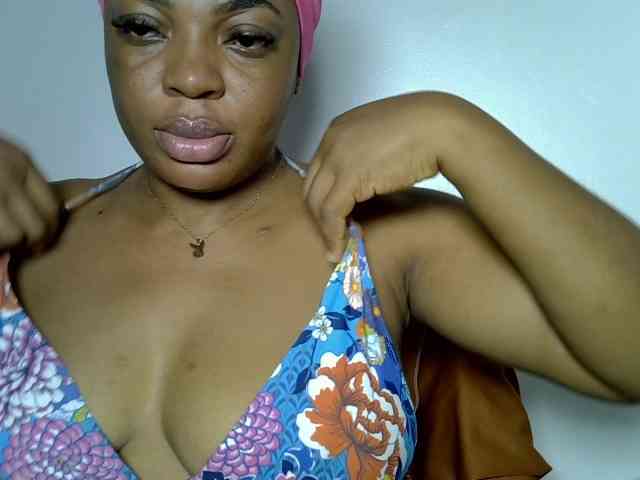 LadyNoire webcam