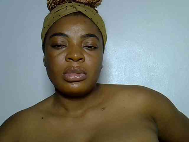 LadyNoire webcam