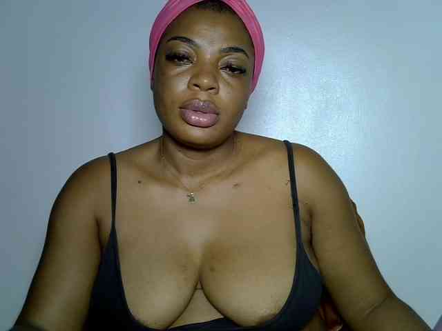 LadyNoire webcam