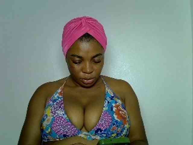 LadyNoire webcam