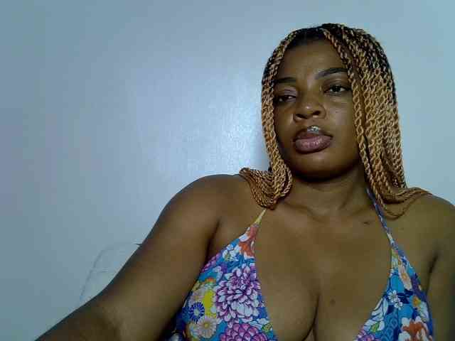 LadyNoire webcam