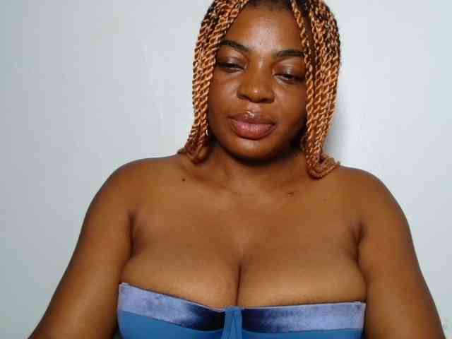 LadyNoire webcam