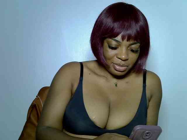 LadyNoire webcam