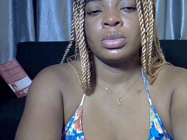 LadyNoire webcam