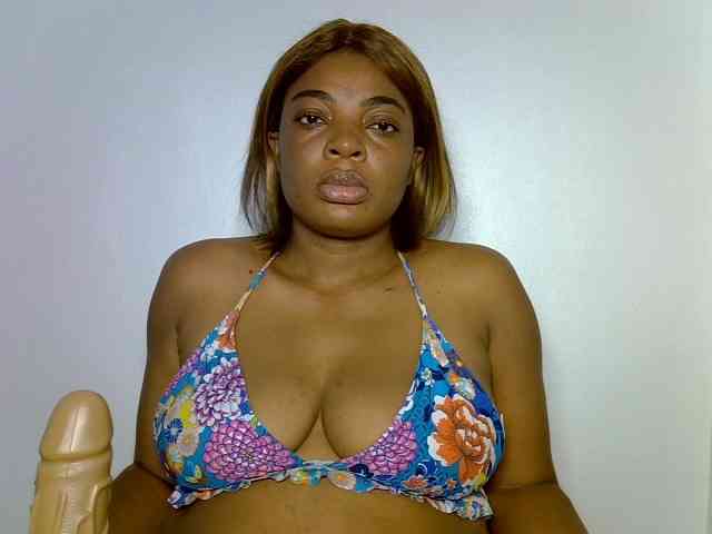 LadyNoire webcam