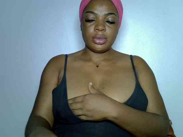 Model: LadyNoire