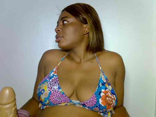 LadyNoire webcam