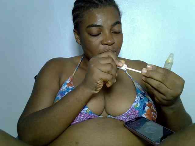 LadyNoire webcam