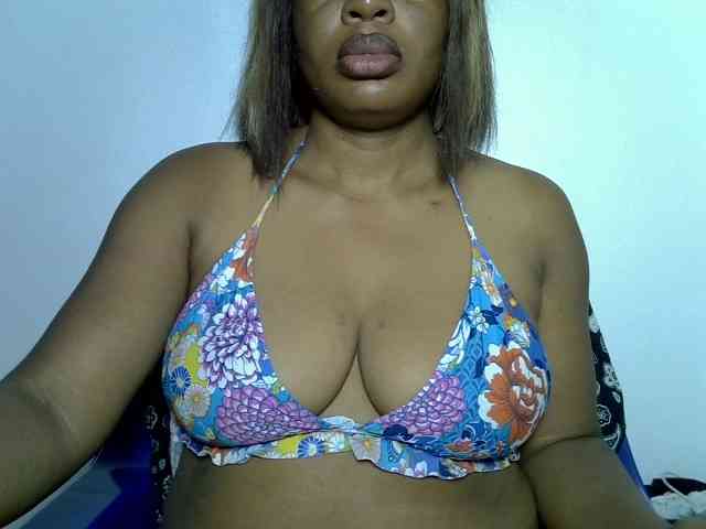 LadyNoire webcam
