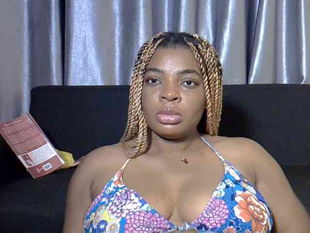 LadyNoire webcam