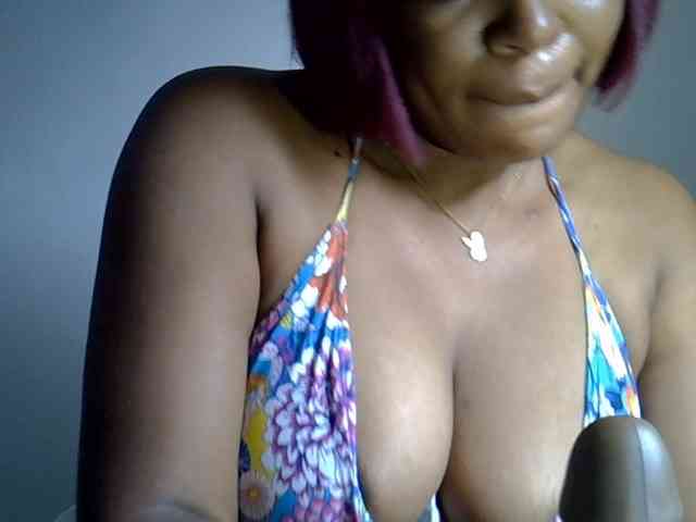 LadyNoire webcam
