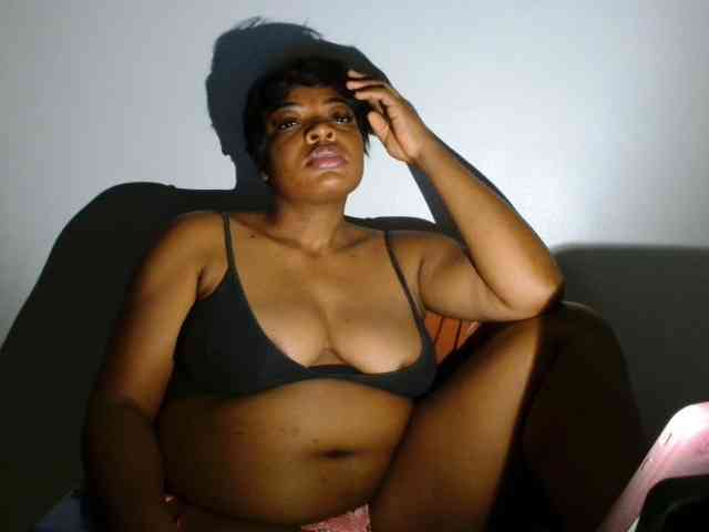 LadyNoire webcam
