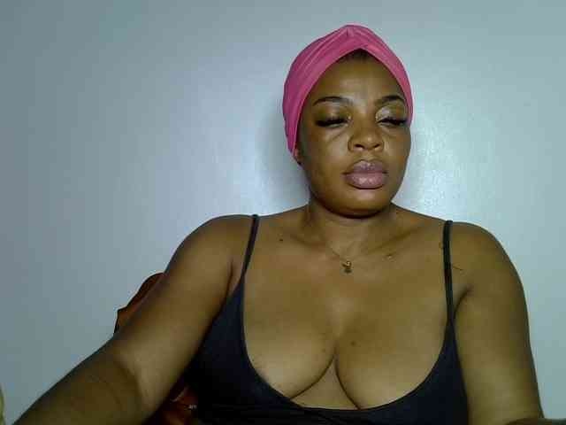 LadyNoire webcam