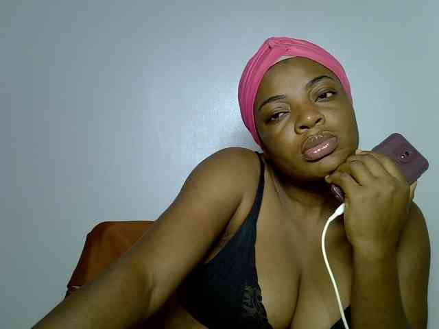 LadyNoire webcam